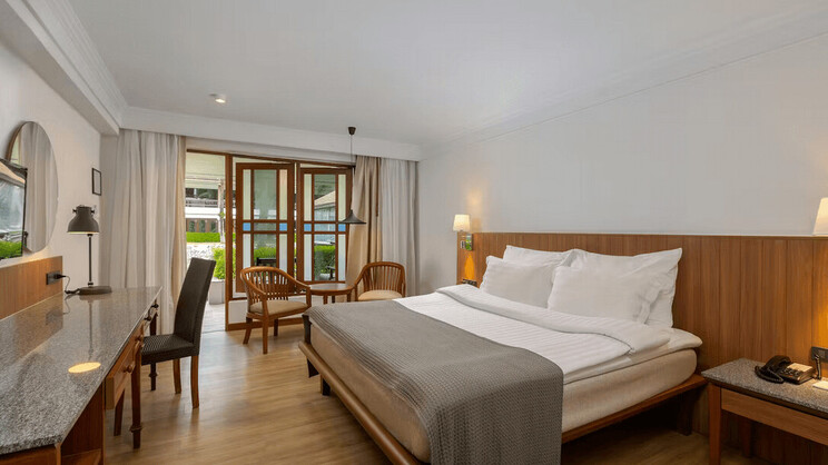 Deluxe Grand Terrace 